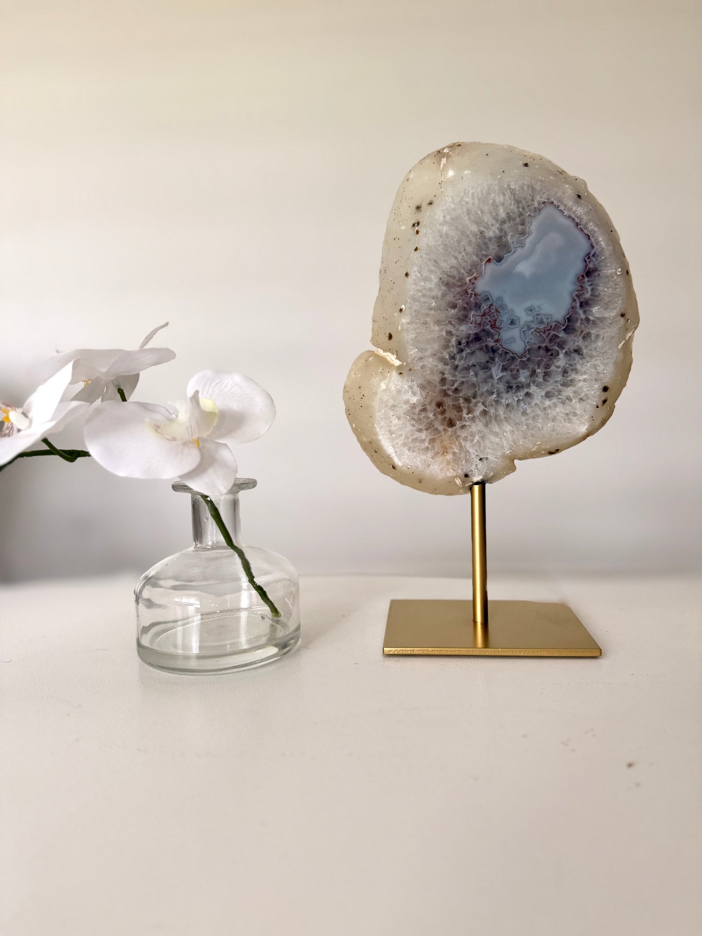 Decorative Agate Slice on Gold-Tone Display Stand