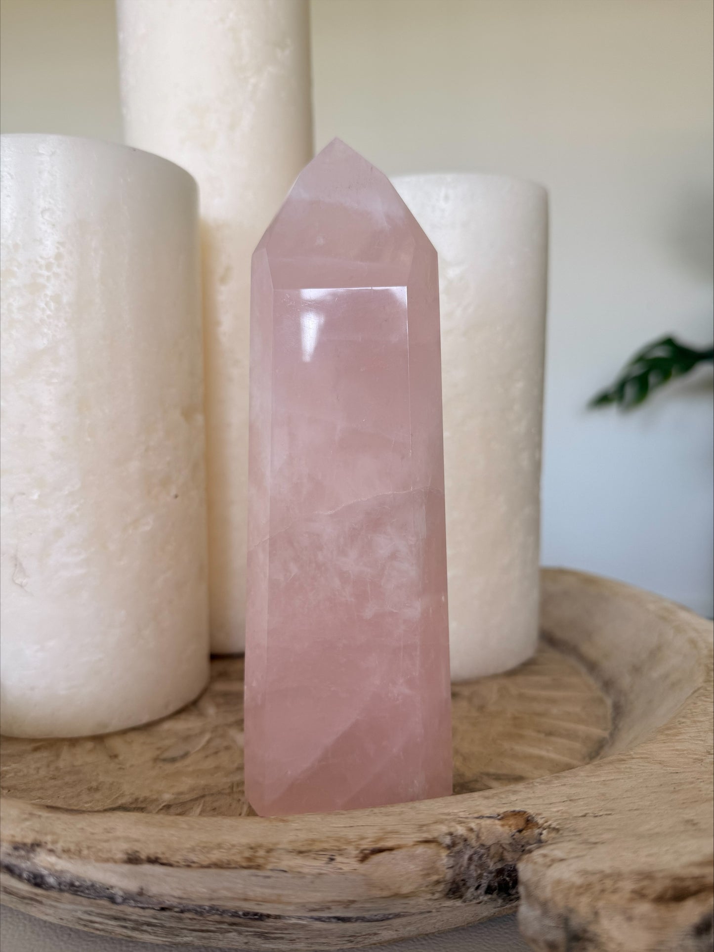 Rose Quartz Tower 735g – Soft Pink Crystal Point